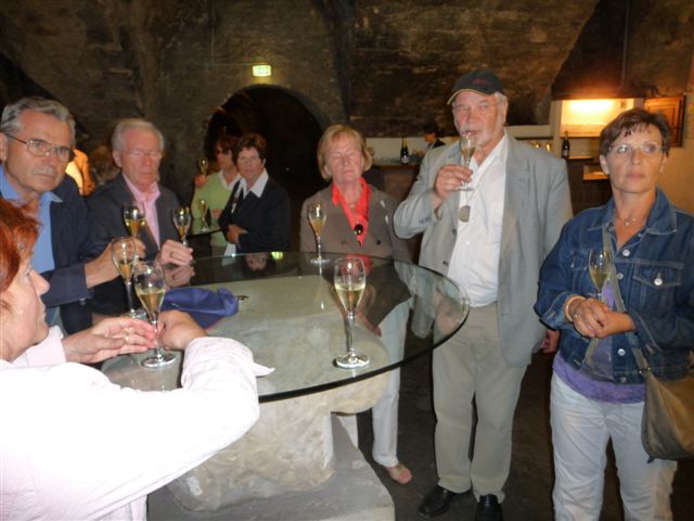 weinprobe am tisch 2